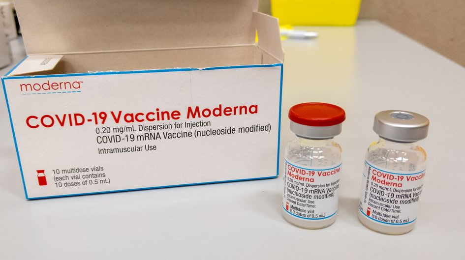 Finlanda ndalon vaksinën Moderna për meshkujt nën 30 vjeç
